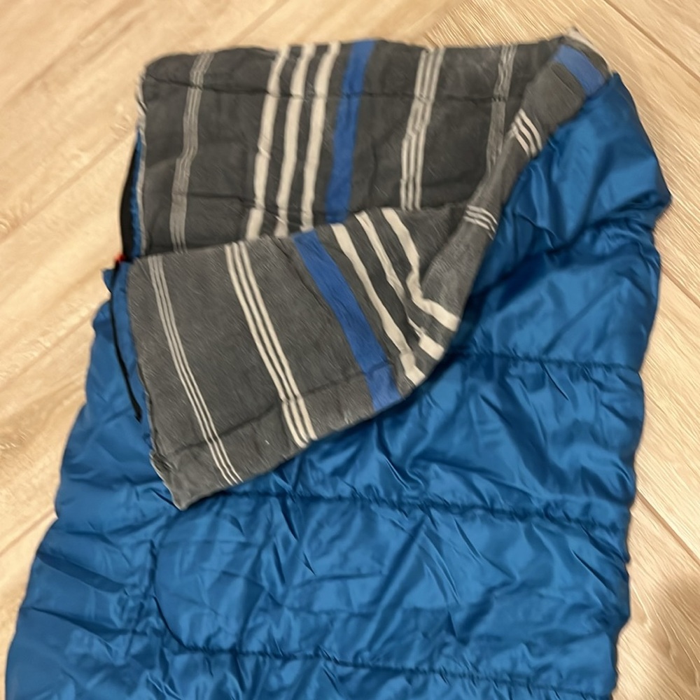 Coleman Alpine 40 Degrees F Sleeping Bag | Blue Exterior, Gray & Blue Lining - Picture 4 of 7